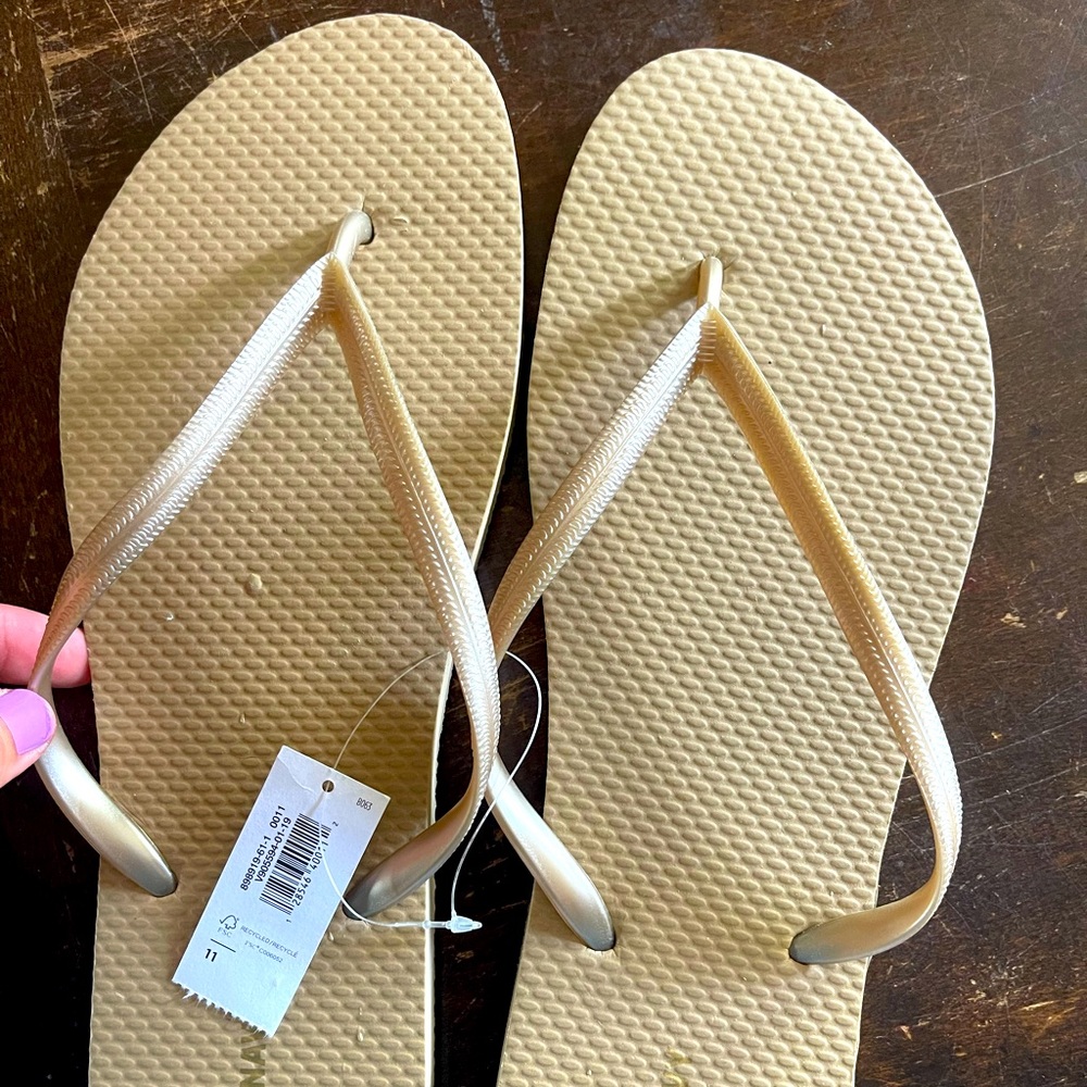 Brand new Old Navy flip-flops